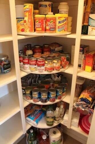 Lazy Susan pantry corner - my pantry is exactly this shape, I am doing this.